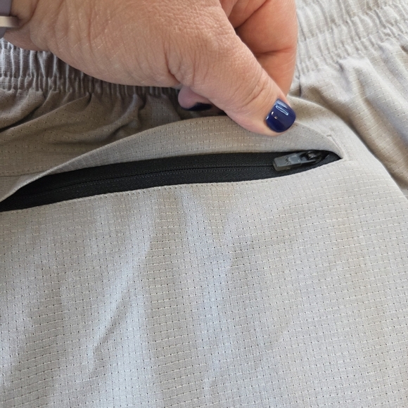 Under Armour Men's Extra Large XL UA Unstoppable Vented Gray Athletic Shorts New - Picture 10 of 11